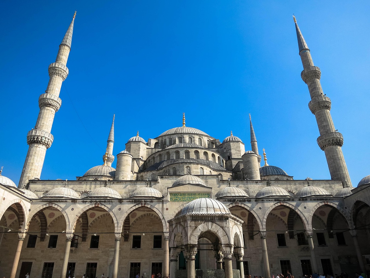Die Blaue Moschee besichtigen mit aktuellen Tipps zu Gebetszeiten und Kleidung