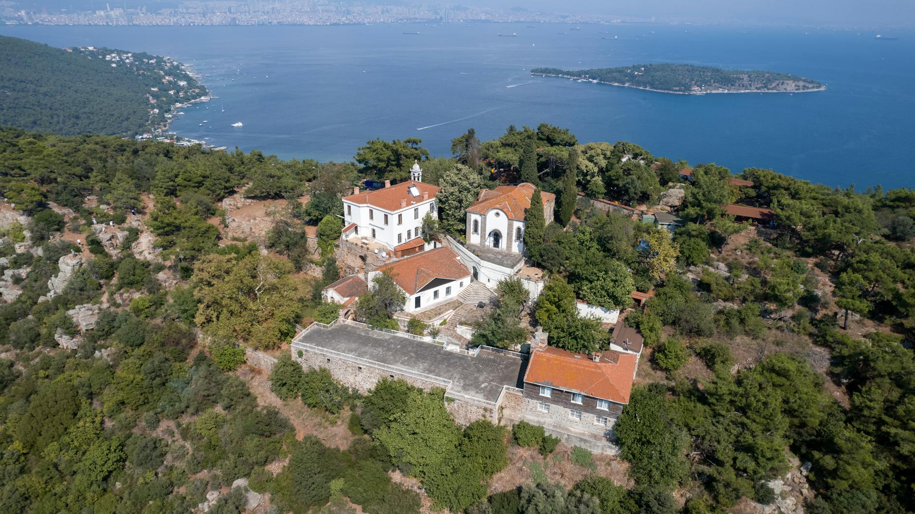Das historische Aya Yorgi Kloster thront auf dem höchsten Gipfel der Insel Büyükada.