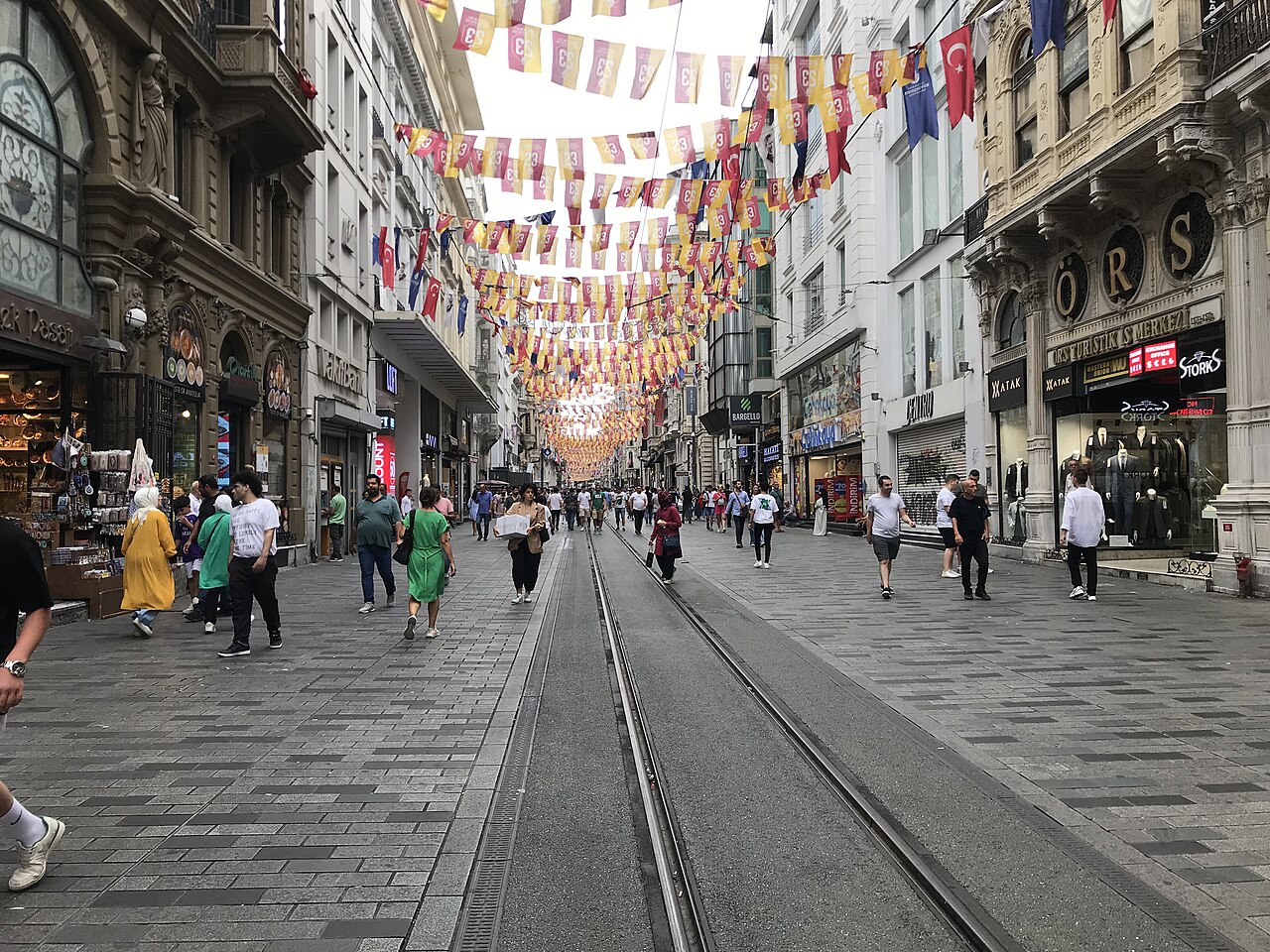 Rundgang durch die historischen Passagen in Beyoğlu mit Route und Preisen für lokale Cafés