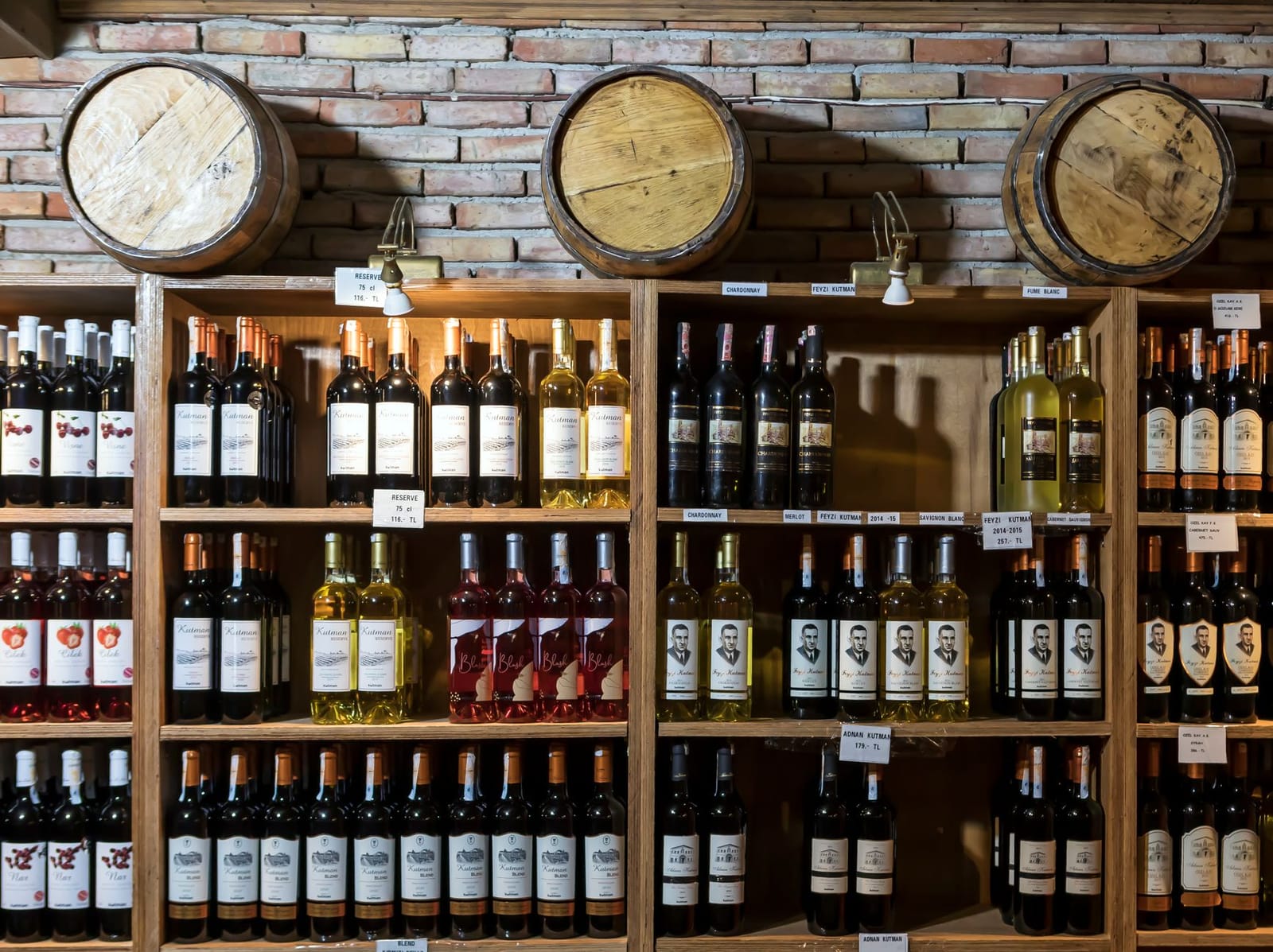 Türkische Weinbars in Beyoğlu und Kadıköy mit Empfehlungen für lokale Rebsorten und fairen Preisen