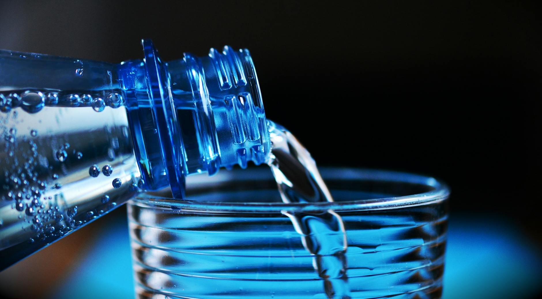 Trinkwasser in Istanbul mit Tipps zum Leitungswasser und Preisen für Flaschen im Alltag