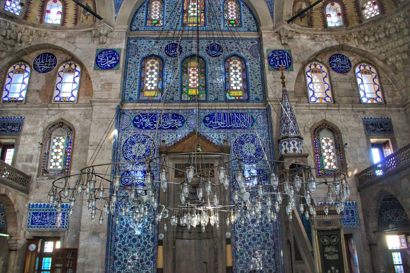 Rüstem-Pascha-Moschee in Eminönü mit Tipps zu den berühmten Iznik-Fliesen und Besuchszeiten