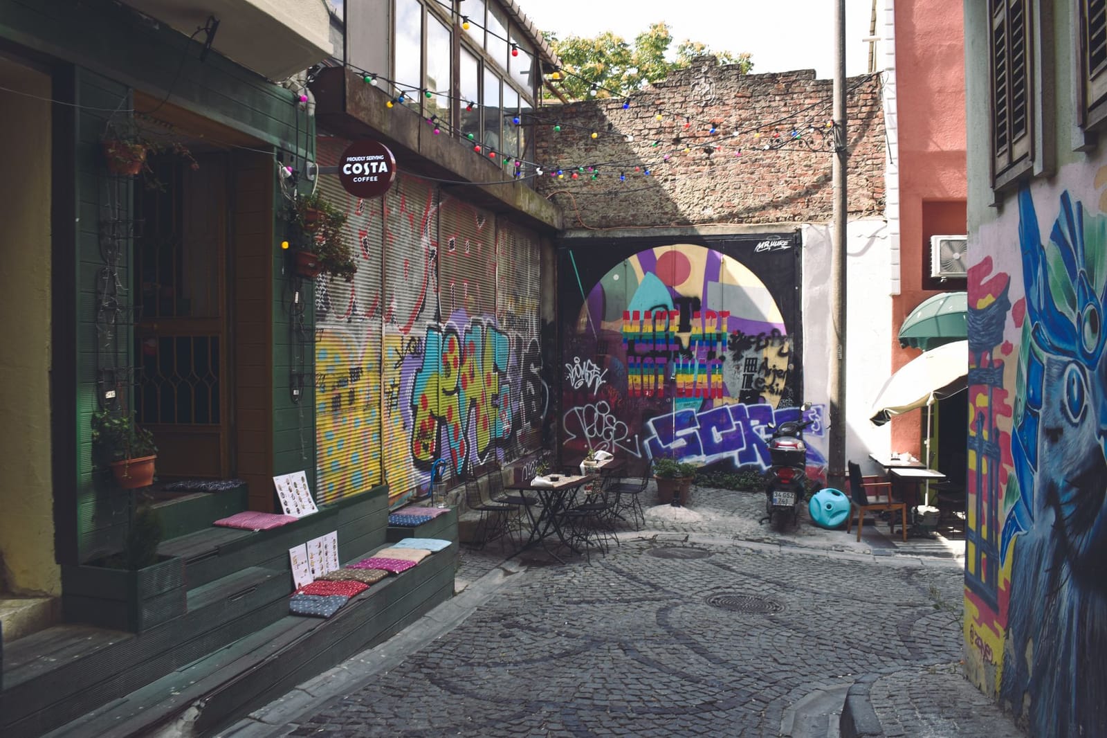 Street-Art-Rundgang durch Yeldeğirmeni mit Route zu den Wandbildern und Preisen für Guides